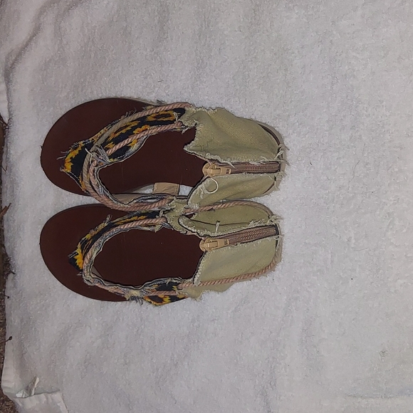 Sunflower Sandals - Picture 2 of 4
